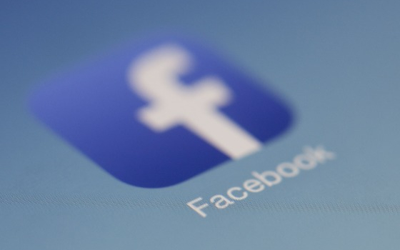 Social Engineering: Attacks on Facebook